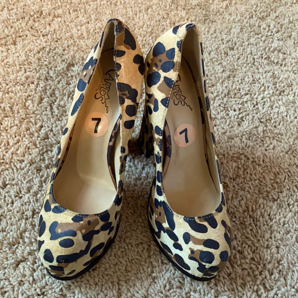 NWT Carlos Leopard print size 7 platform heels
